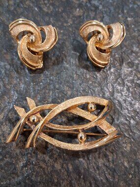 Vintage 1960s Hedy Signed Demi Parure Set Abstract Brooch & clip on earrings